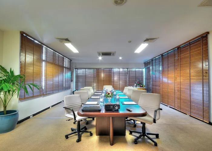 Отель Pipa Sukhumvit 11 By Kingston 4*