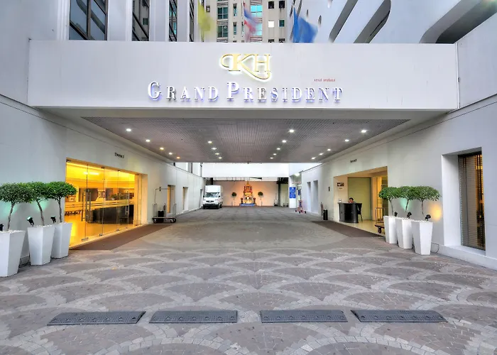曼谷素坤逸11巷琵帕酒店 4*