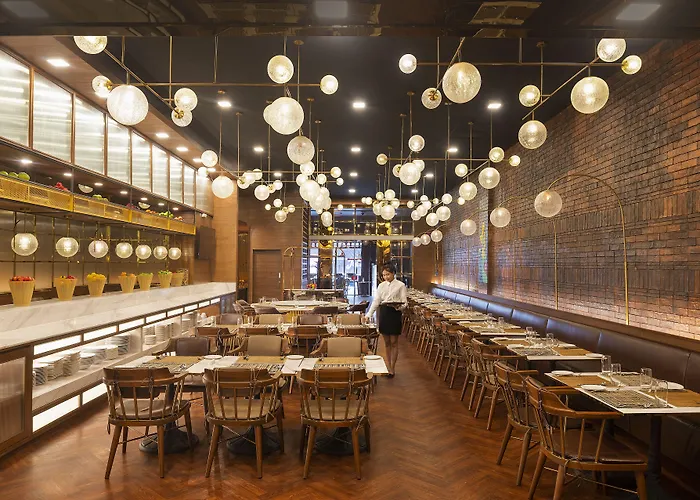 Отель Pipa Sukhumvit 11 By Kingston 4*
